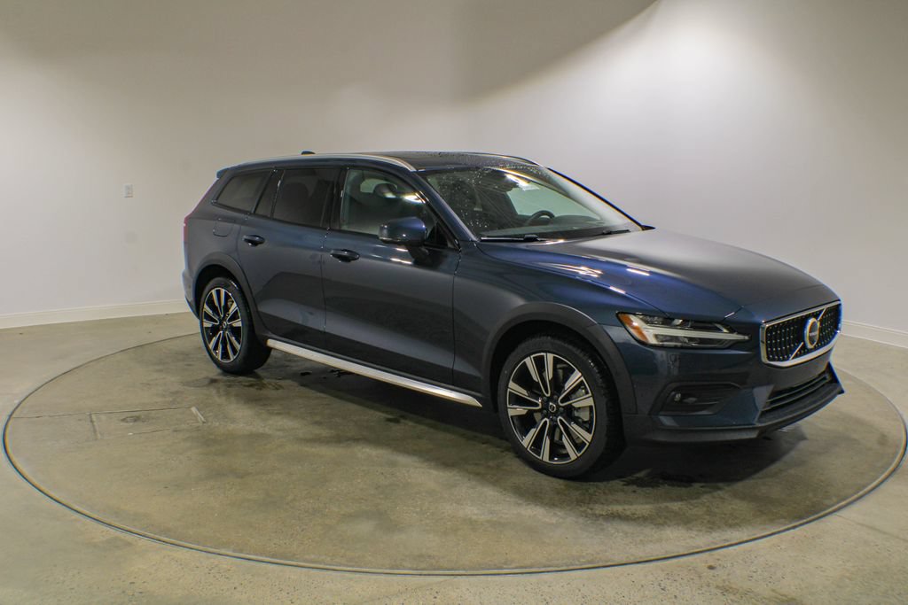 New 2026 Volvo V60 B5 Cross Country Ultra w/ Climate Package AWD/4WD image 7