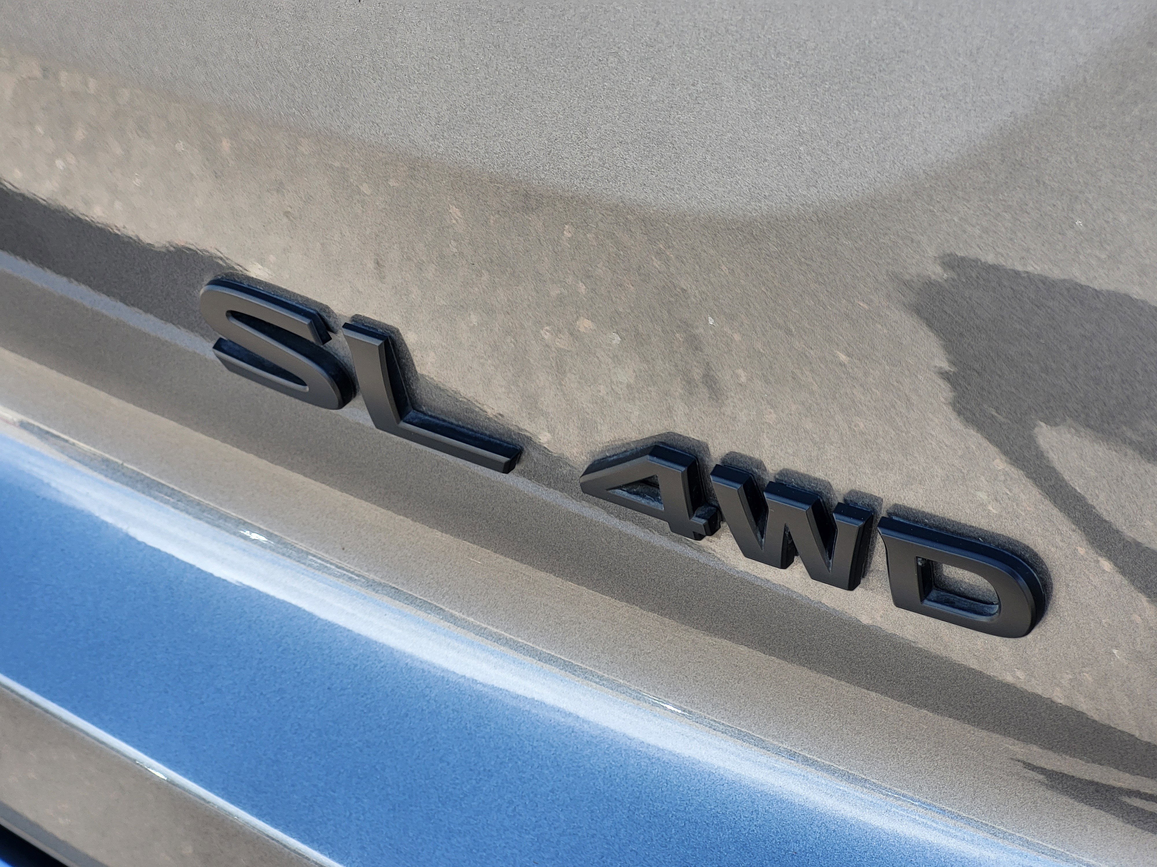 Used 2024 Nissan Pathfinder SL w/ Black Appearance Package AWD/4WD image 9