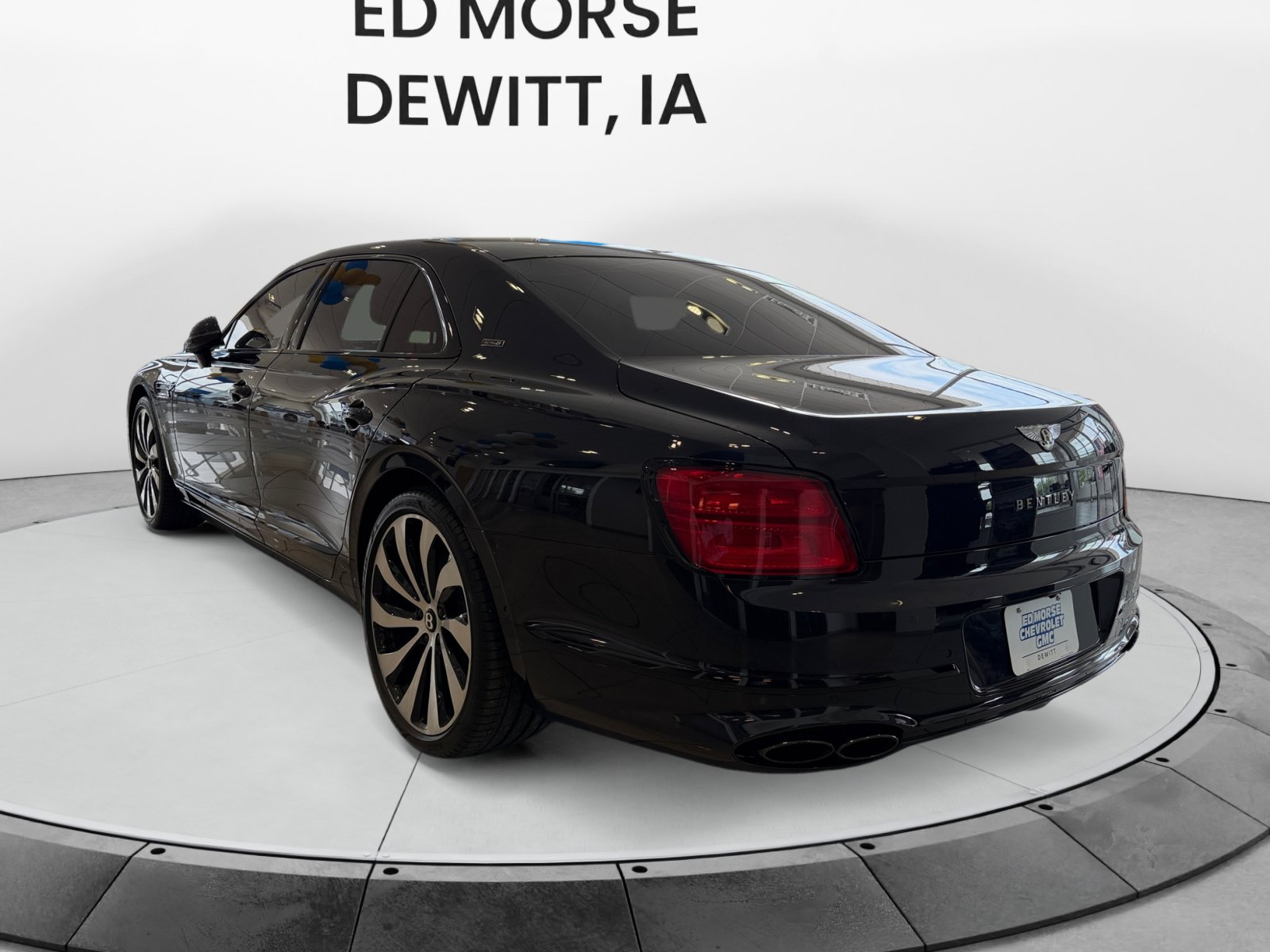 Used 2024 Bentley Flying Spur V8 AWD/4WD image 3