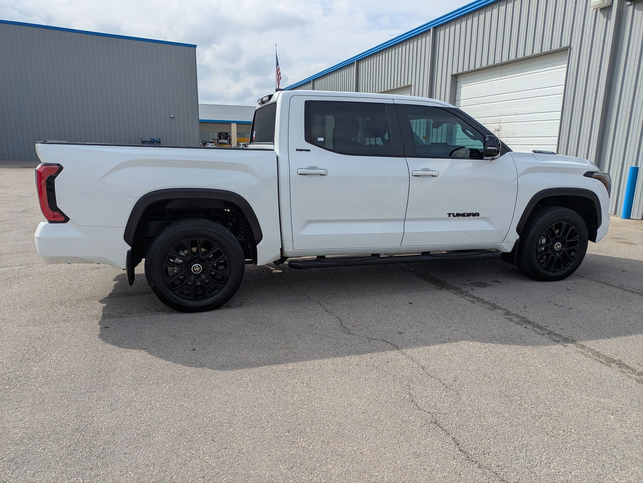 Used 2024 Toyota Tundra Limited image 2