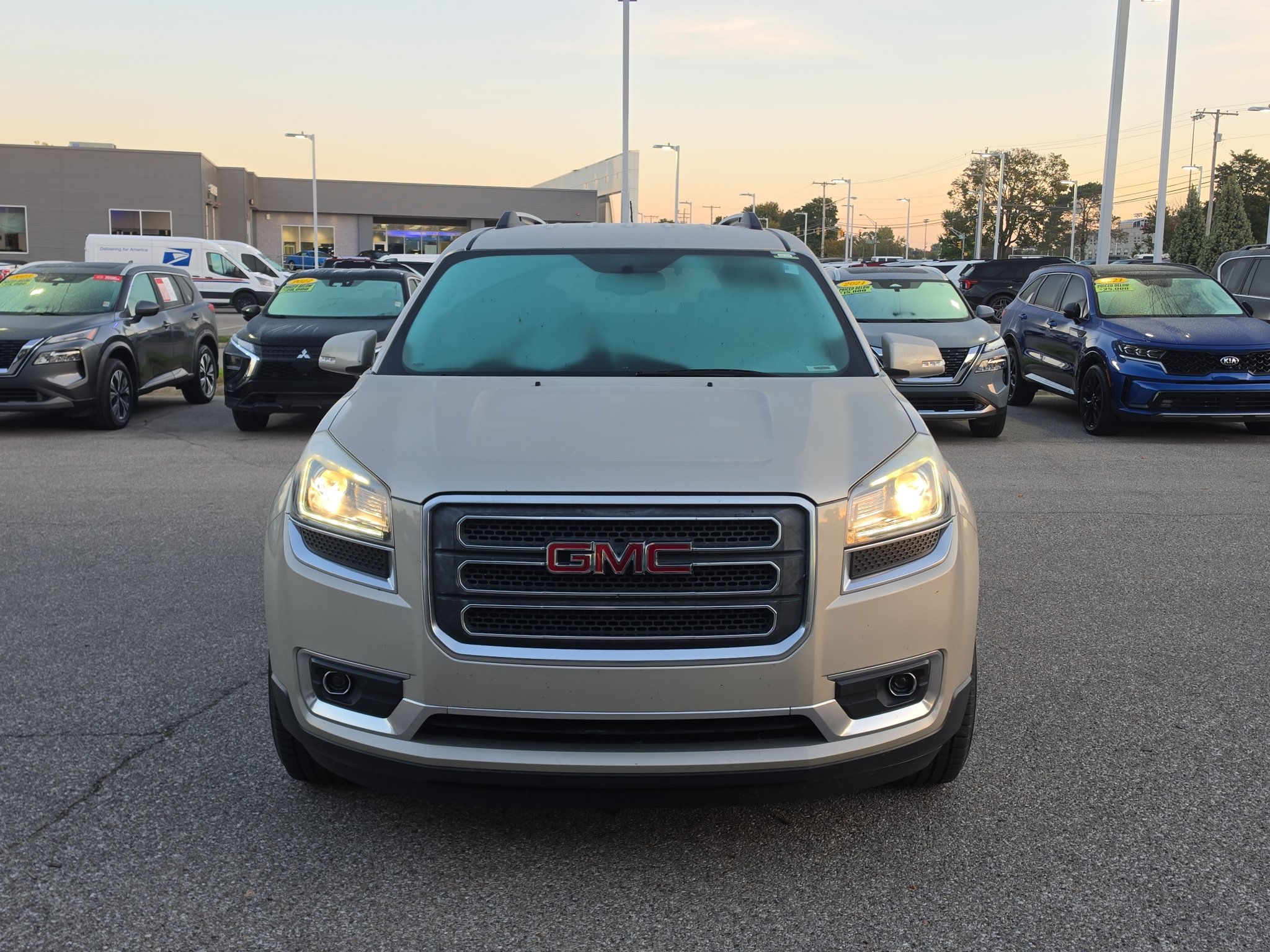 Used 2014 GMC Acadia SLT FWD image 2