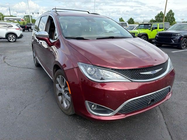 Used 2019 Chrysler Pacifica Limited w/ Tire & Wheel Group FWD image 6