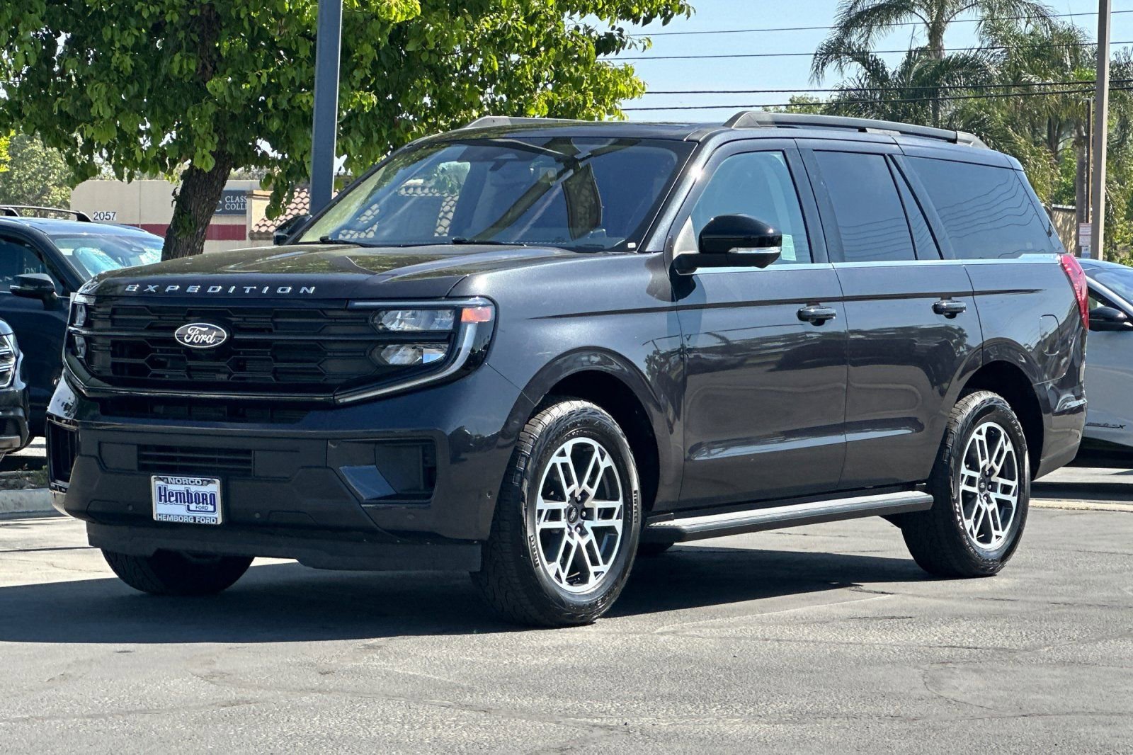 Used 2025 Ford Expedition Active image 8