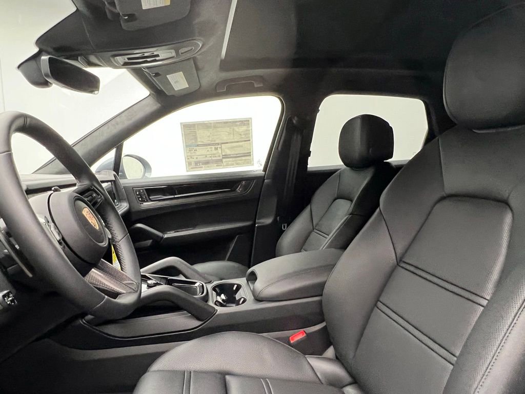 New 2026 Porsche Cayenne GTS image 5