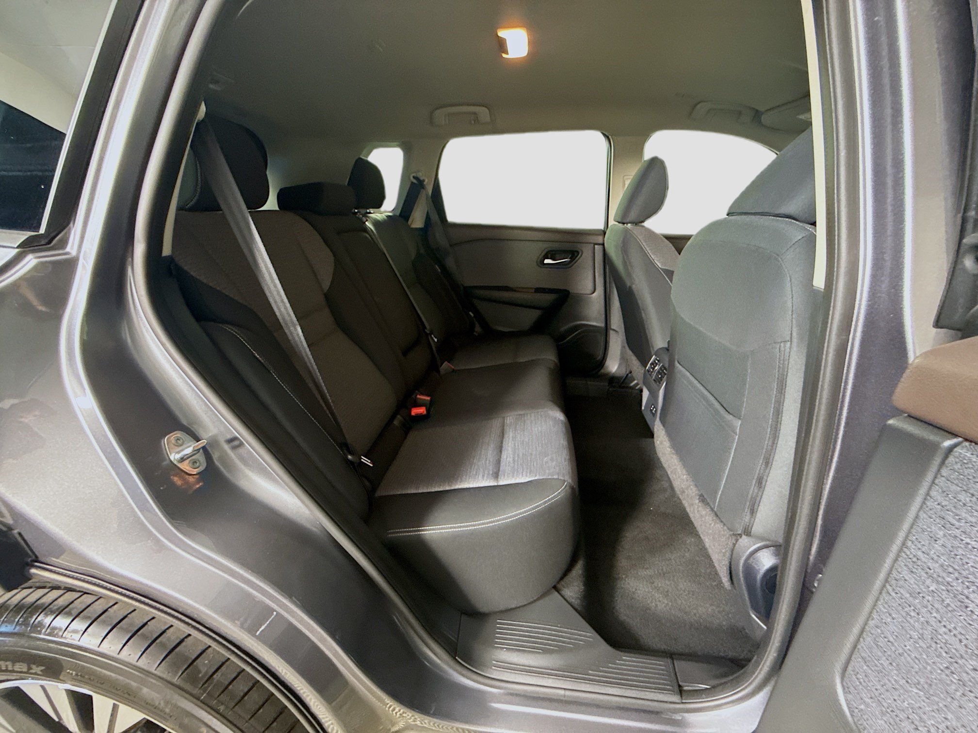 Used 2023 Nissan Rogue SV FWD image 27