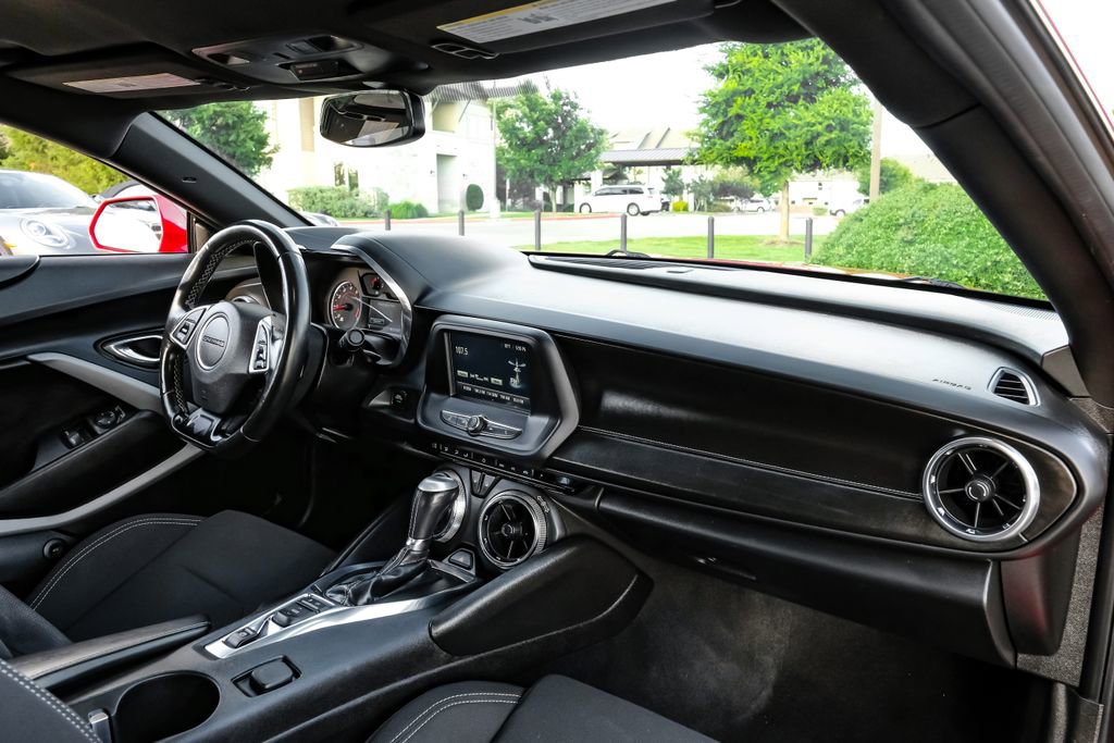 Used 2018 Chevrolet Camaro LT RWD image 8