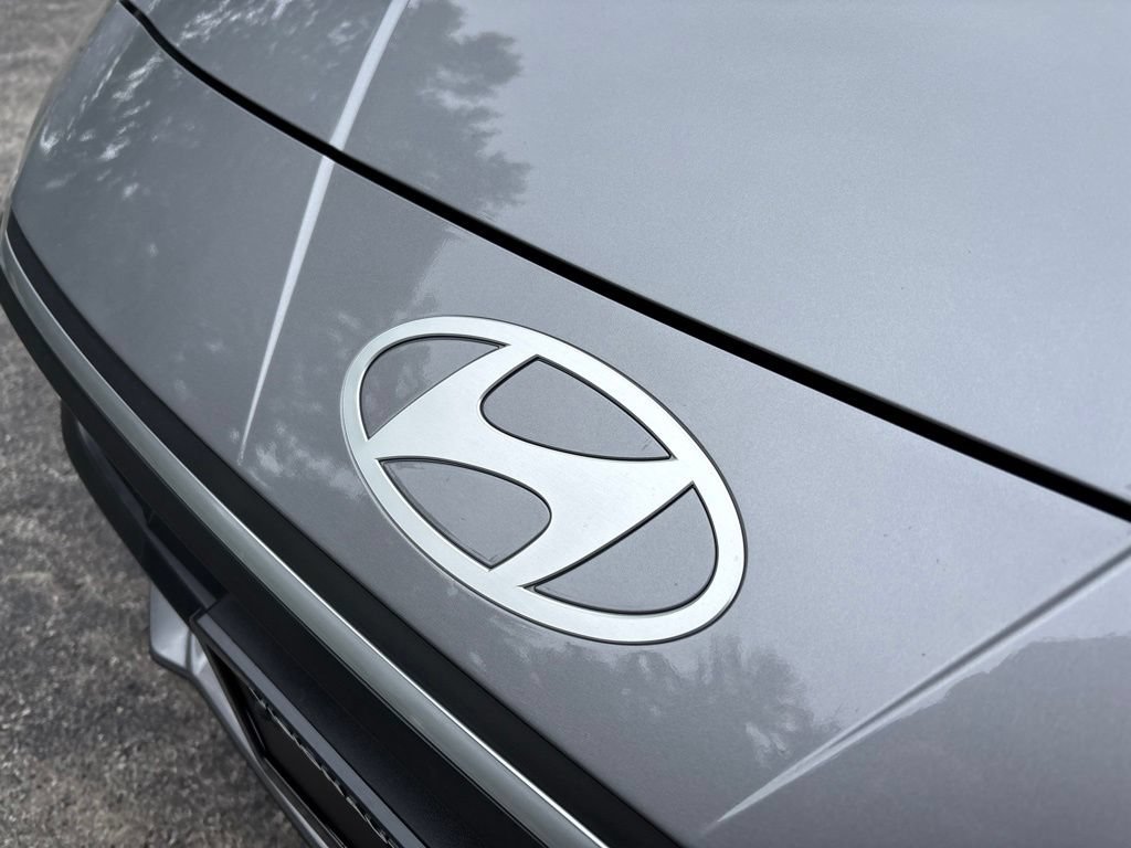 Used 2025 Hyundai Elantra SE FWD image 9