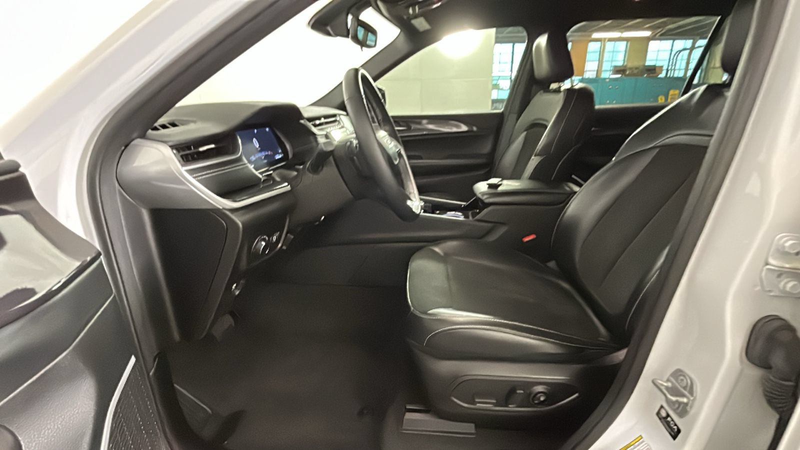 Used 2021 Jeep Grand Cherokee L Laredo AWD/4WD image 13
