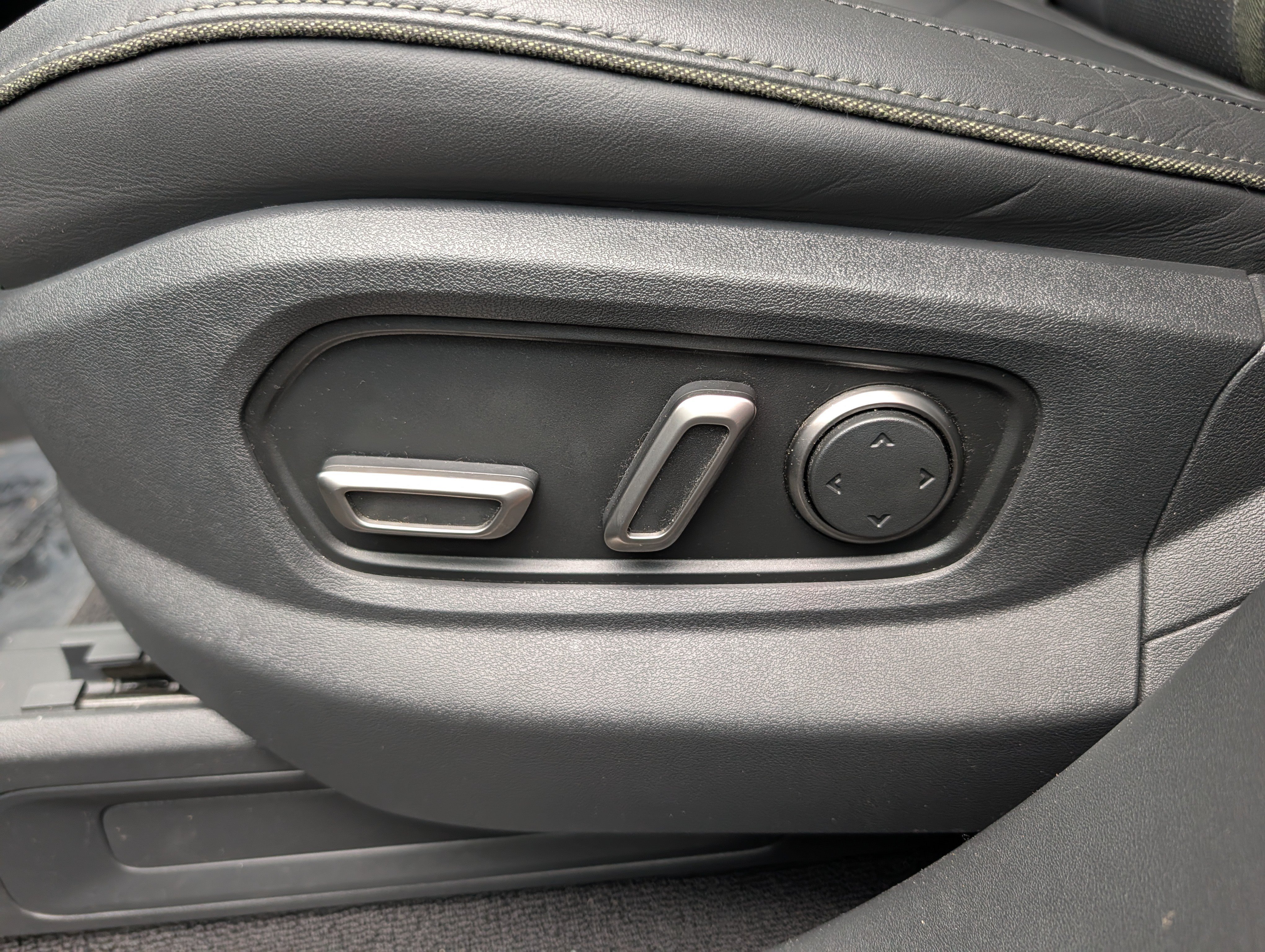 Used 2023 Rivian R1S Adventure AWD/4WD image 20