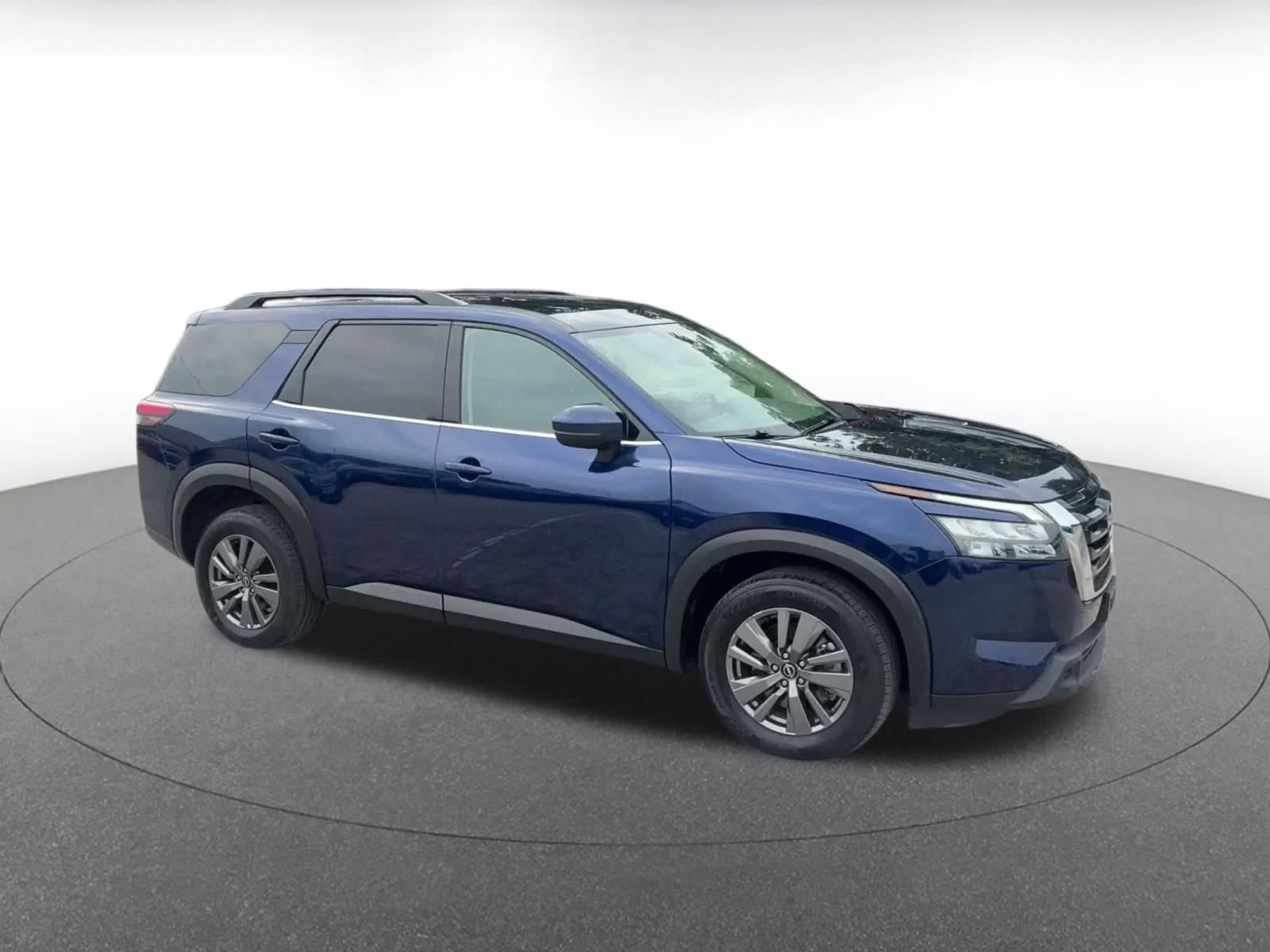 Used 2025 Nissan Pathfinder SV AWD/4WD image 2