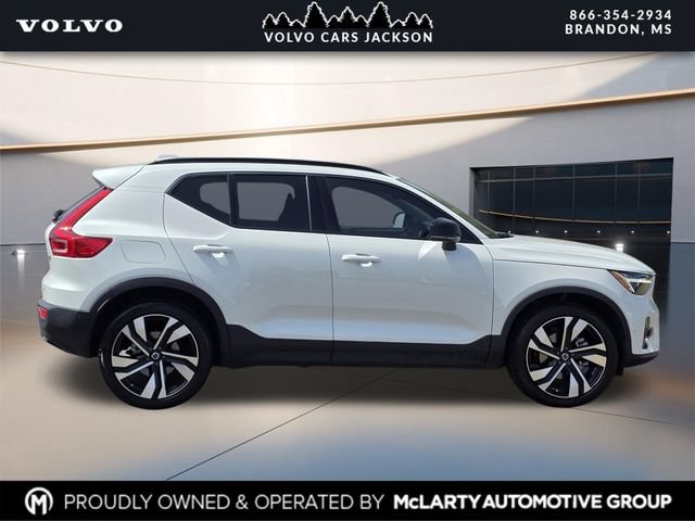 Used 2024 Volvo XC40 B5 Plus w/ Protection Package Premier AWD/4WD image 3