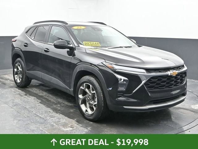 Used 2025 Chevrolet Trax LT image 2