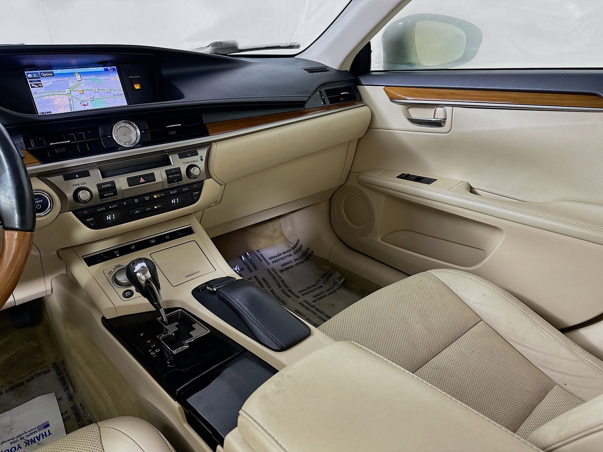 Used 2015 Lexus ES 300h image 24