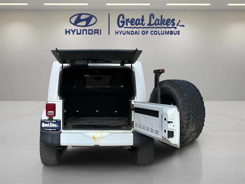 Used 2016 Jeep Wrangler Unlimited Sahara w/ Connectivity Group image 11