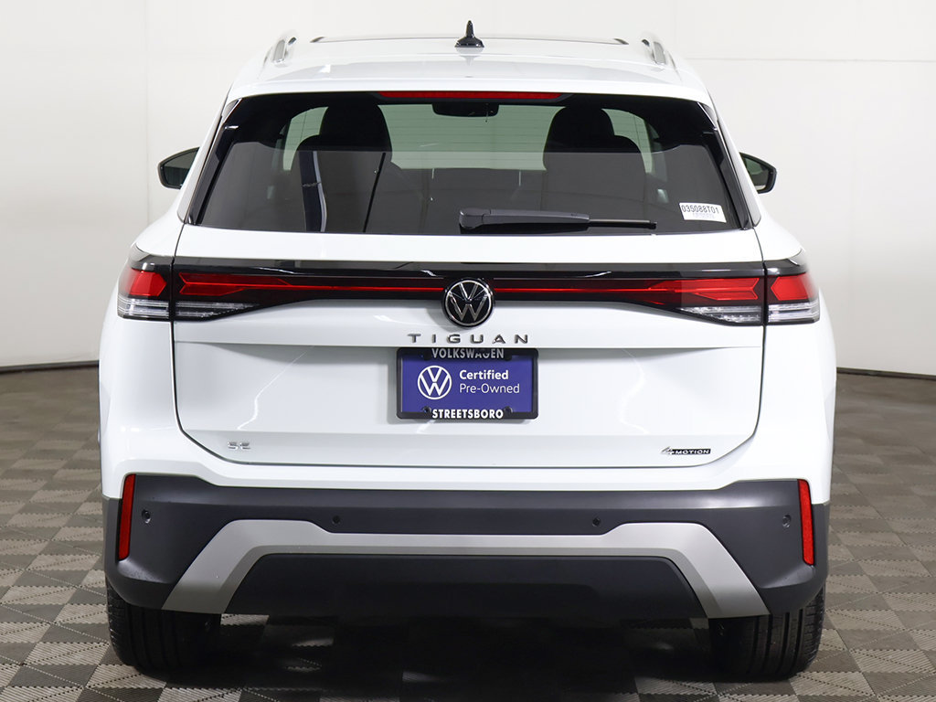 Used 2025 Volkswagen Tiguan SE w/ Panoramic Sunroof Package AWD/4WD image 12
