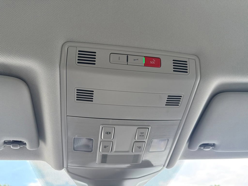 Used 2024 Volkswagen Jetta SE FWD image 19