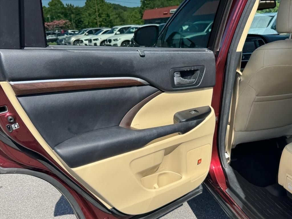 Used 2016 Toyota Highlander Limited AWD/4WD image 13