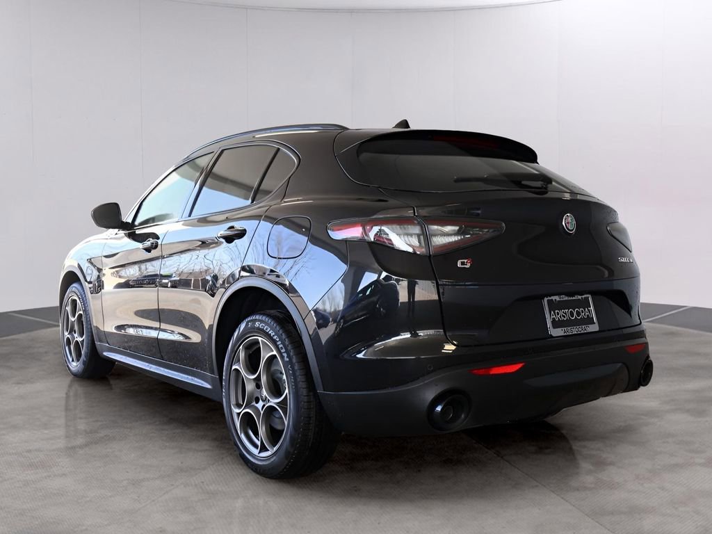 New 2025 Alfa Romeo Stelvio Sprint image 5