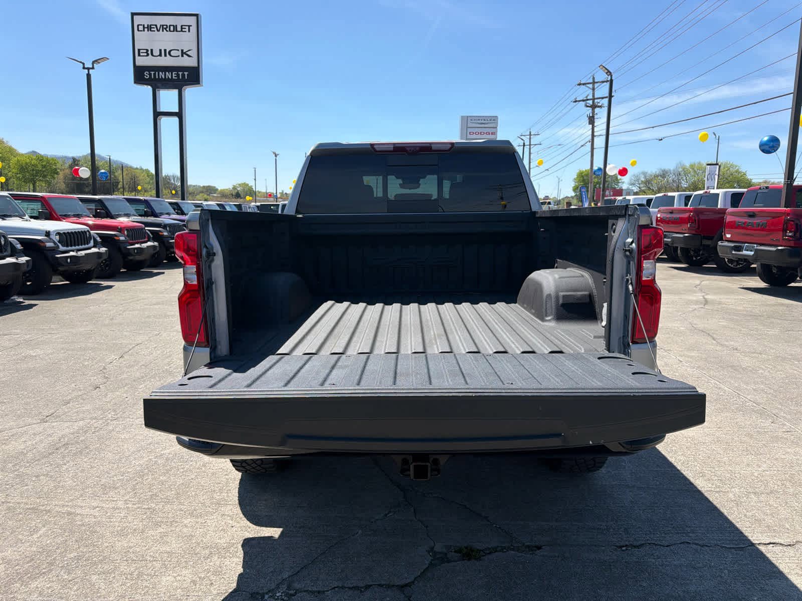 Used 2023 Chevrolet Silverado 1500 ZR2 w/ Technology Package image 9