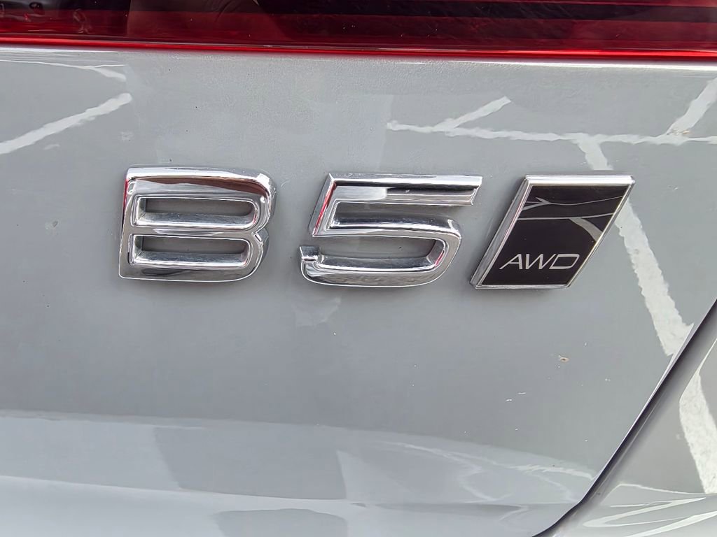 Used 2025 Volvo V60 B5 Cross Country Plus image 36