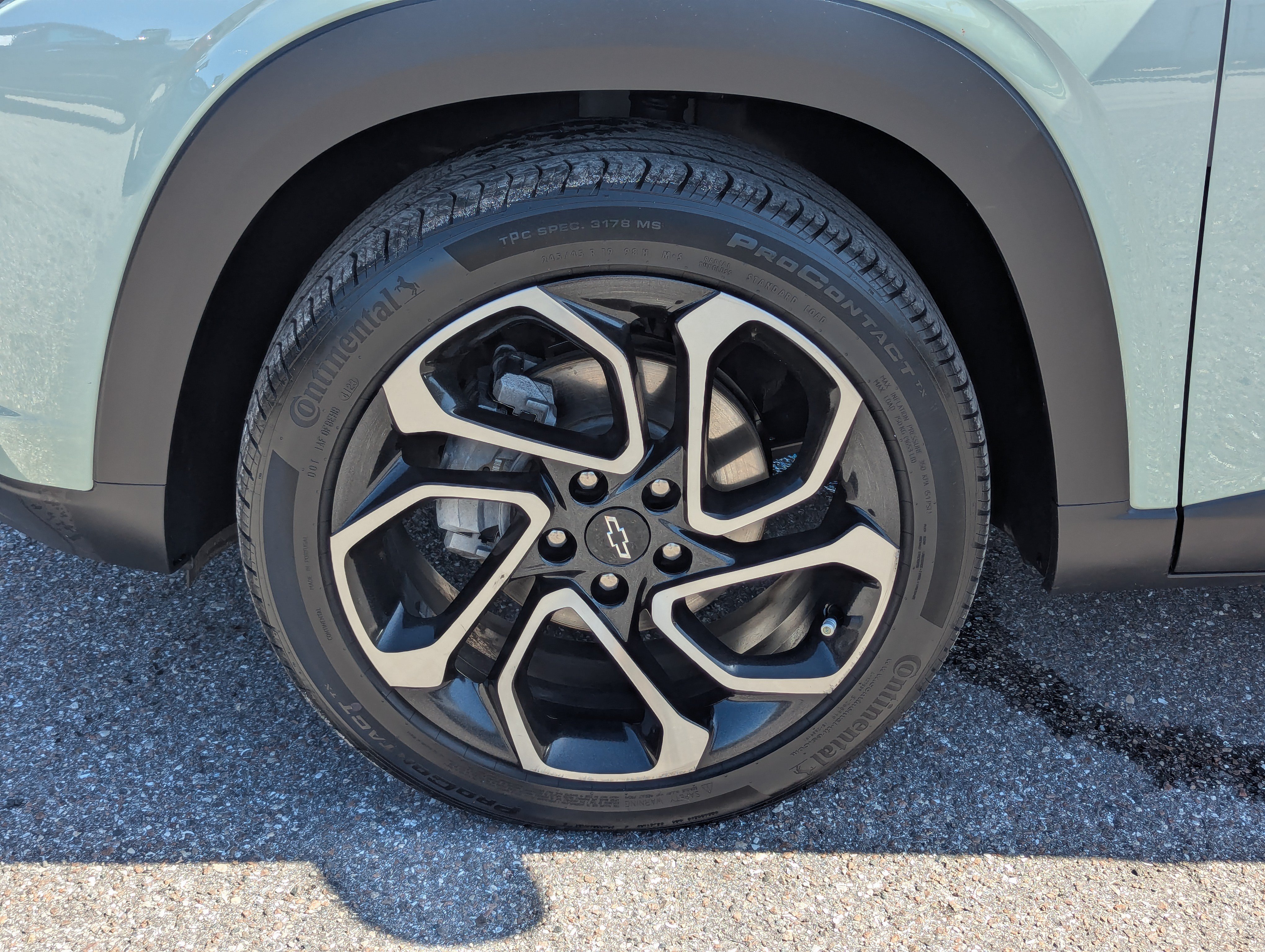 Certified 2024 Chevrolet Trax RS w/ Sunroof Package FWD image 36