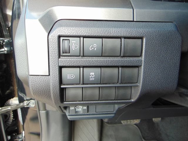Used 2025 Toyota Tacoma SR5 AWD/4WD image 19