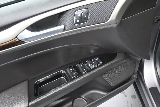 Used 2014 Ford Fusion SE w/ Equipment Group 202A FWD image 16