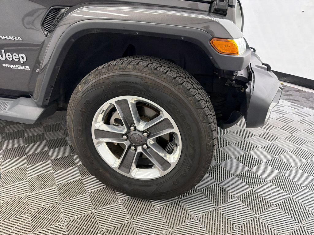 Used 2018 Jeep Wrangler Unlimited Sahara AWD/4WD image 13