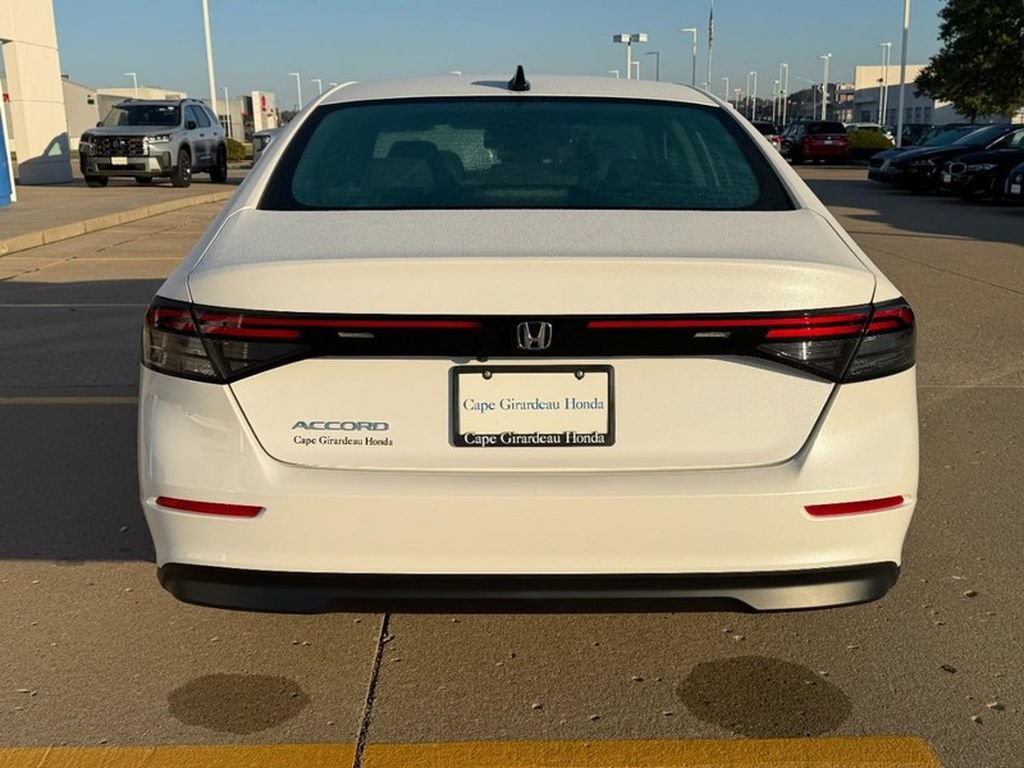 Certified 2025 Honda Accord SE image 4