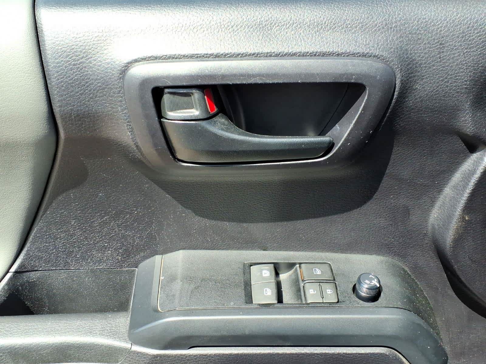 Used 2020 Toyota Tacoma SR RWD image 11