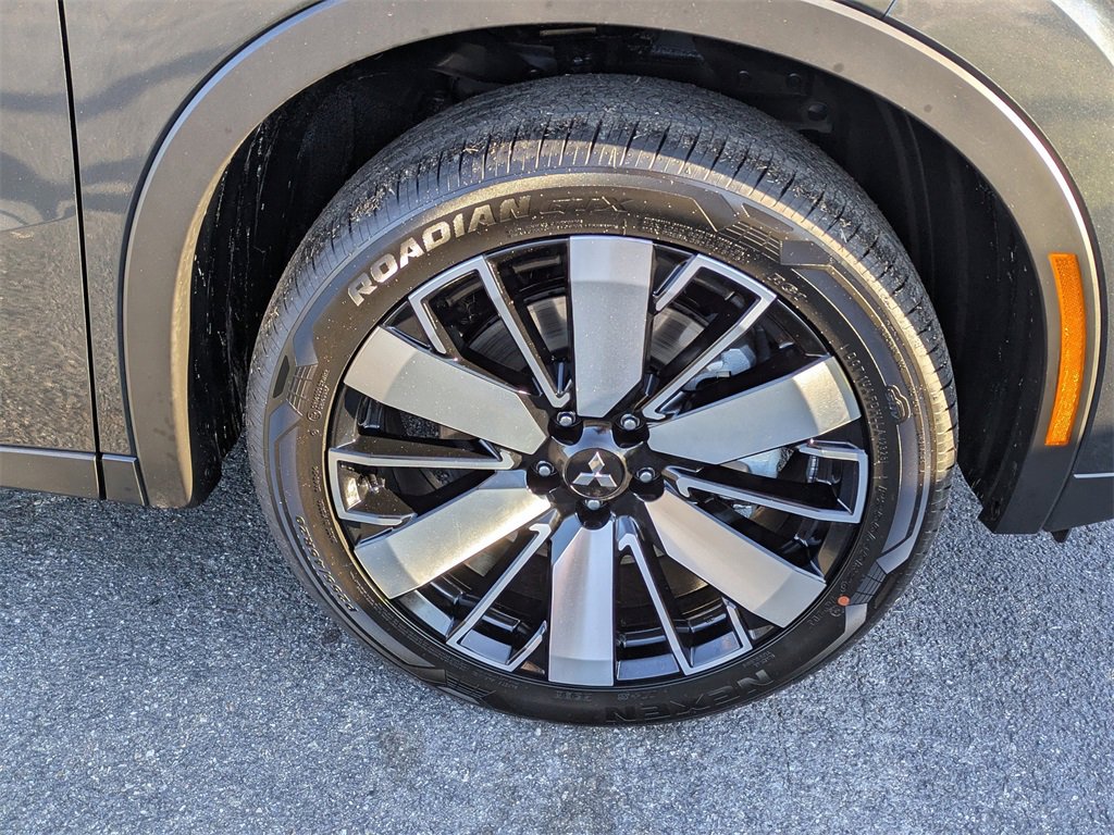 New 2025 Mitsubishi Outlander SE image 11