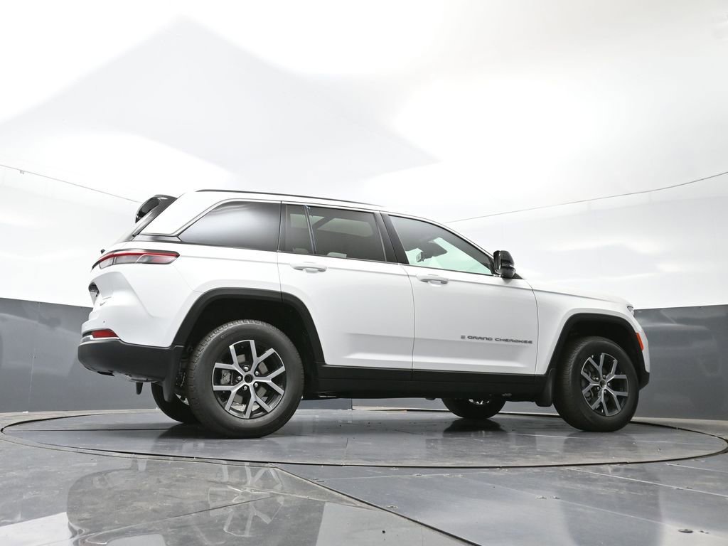 New 2025 Jeep Grand Cherokee Limited w/ Luxury Tech Group II image 34