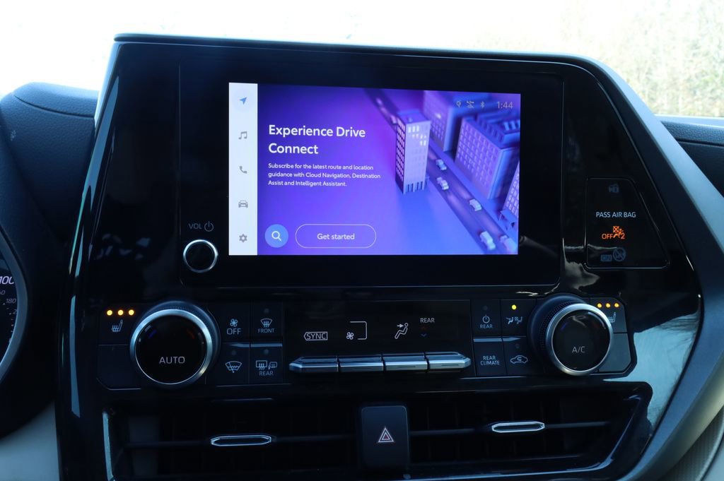 Used 2023 Toyota Highlander XLE image 6