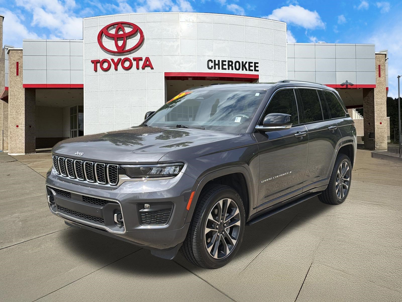 Used 2023 Jeep Grand Cherokee Overland AWD/4WD image 1