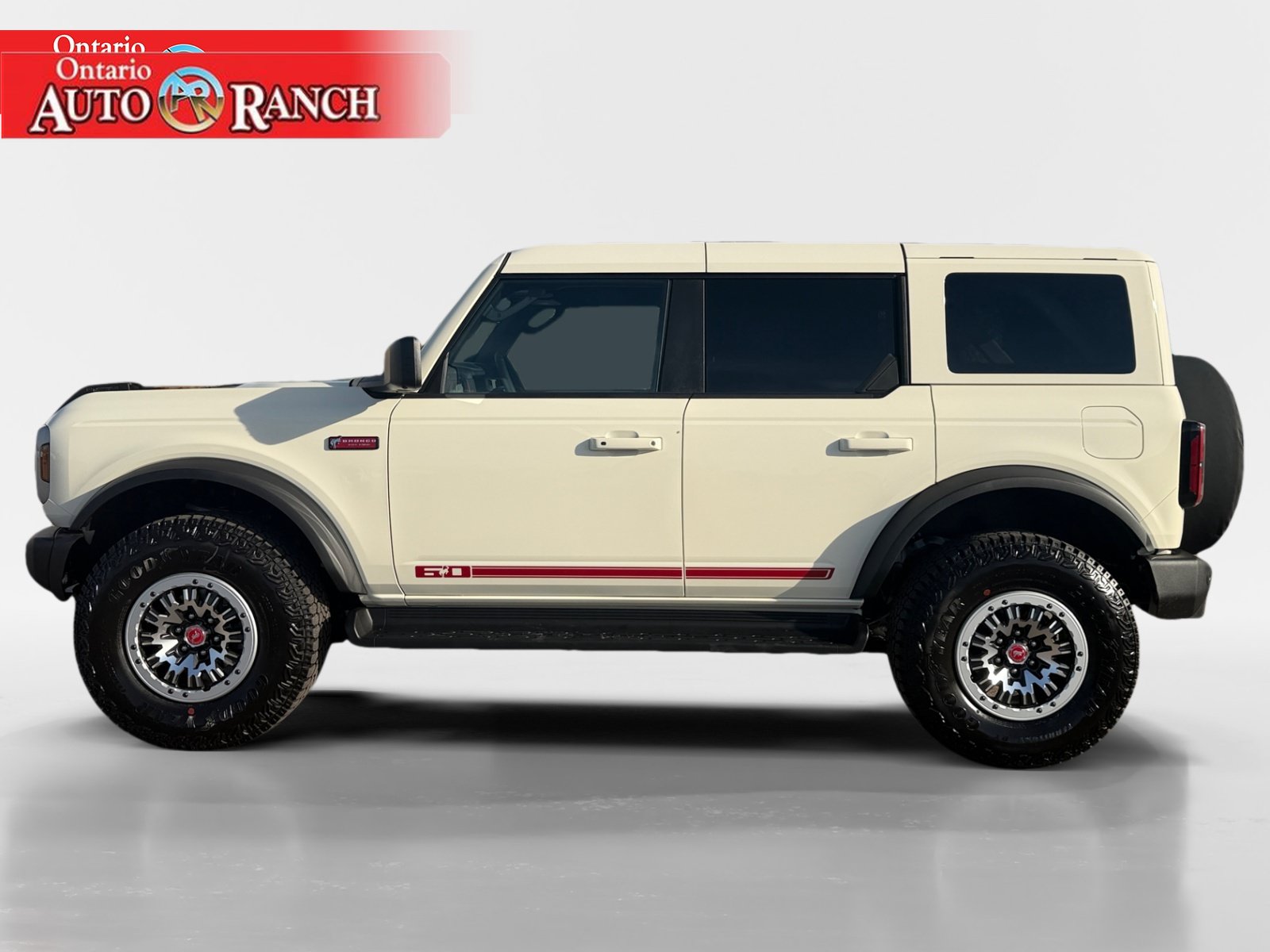 New 2026 Ford Bronco Outer Banks w/ Sasquatch Package AWD/4WD image 2