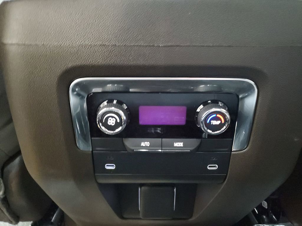 New 2026 Chevrolet Suburban LS image 11