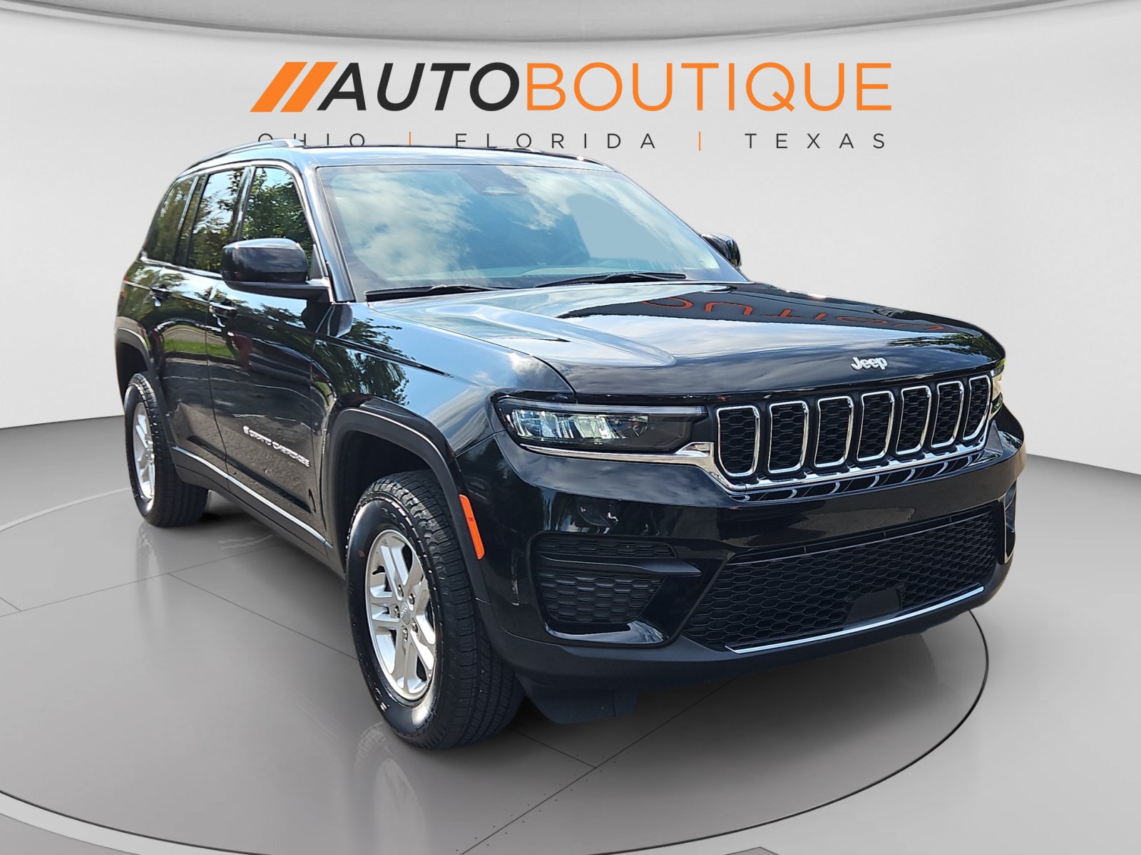 Used 2025 Jeep Grand Cherokee Laredo w/ Luxury Tech Group I AWD/4WD image 7