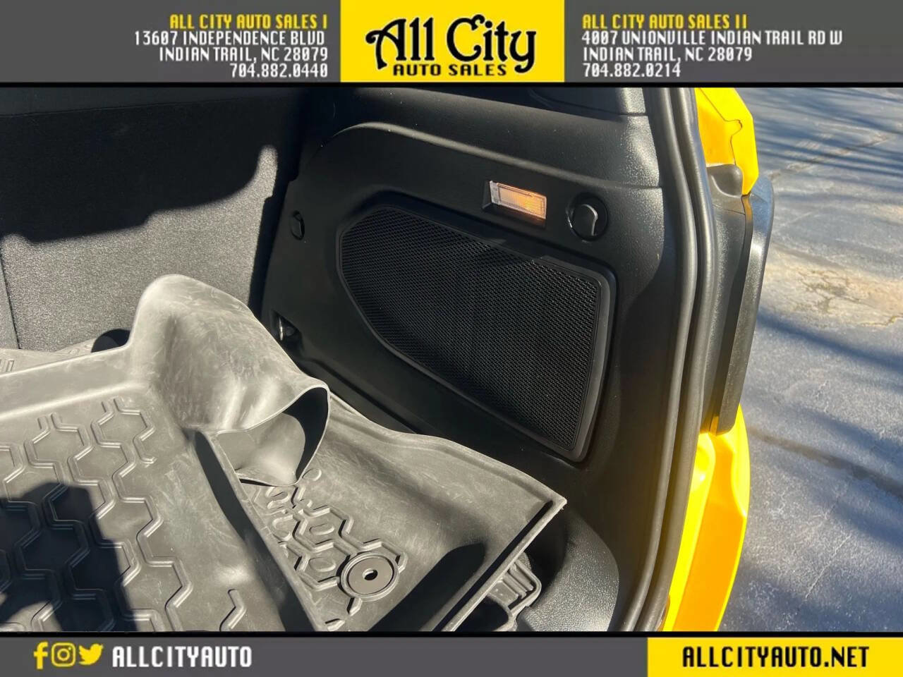 Used 2015 Jeep Renegade Latitude w/ Popular Equipment Group image 36