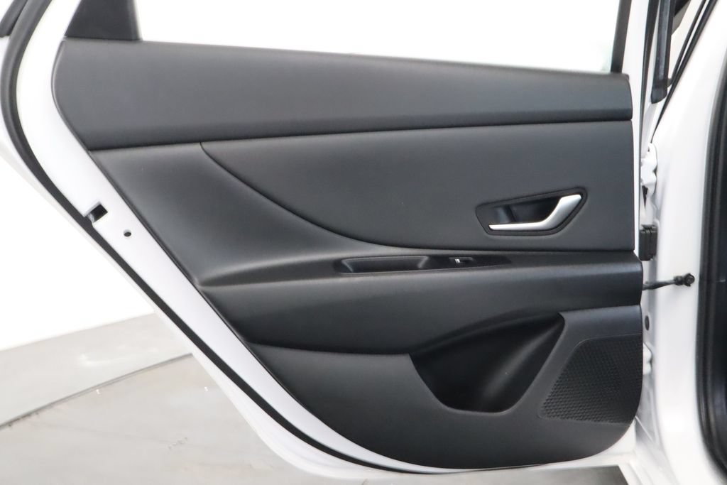 Used 2021 Hyundai Elantra Limited FWD image 34