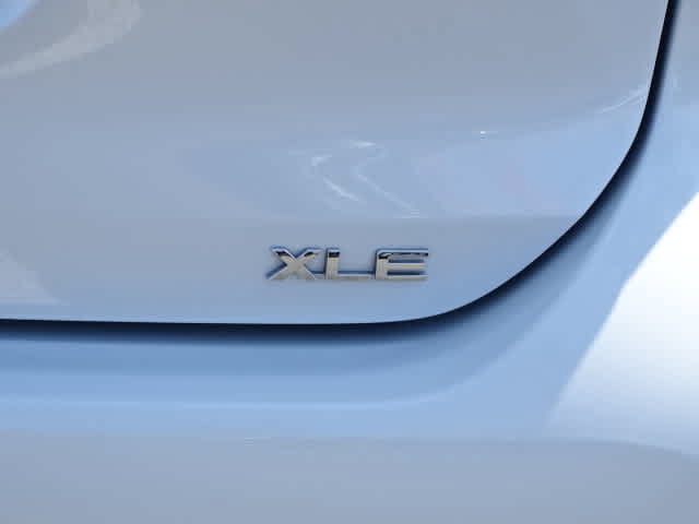 Used 2022 Toyota Highlander XLE FWD image 11