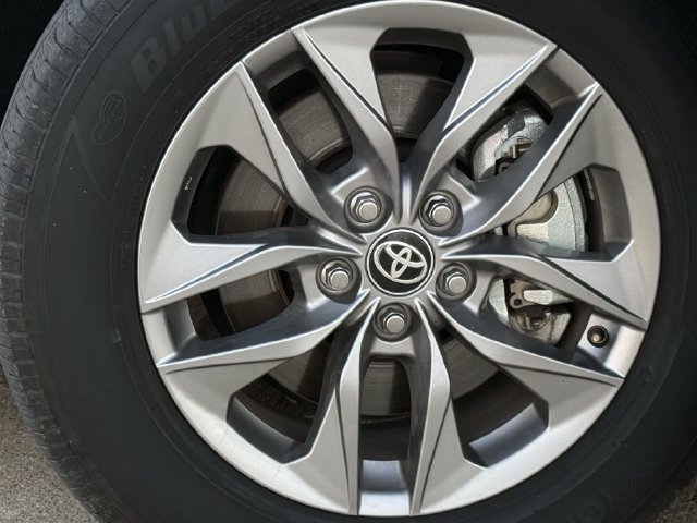 Used 2025 Toyota Sienna XLE FWD image 10