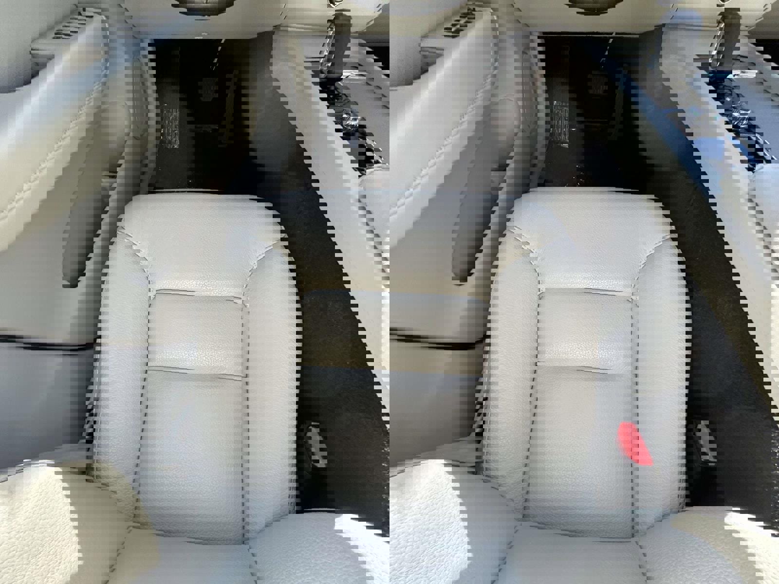 Certified 2023 Volvo XC60 B5 Plus w/ Climate Package image 14