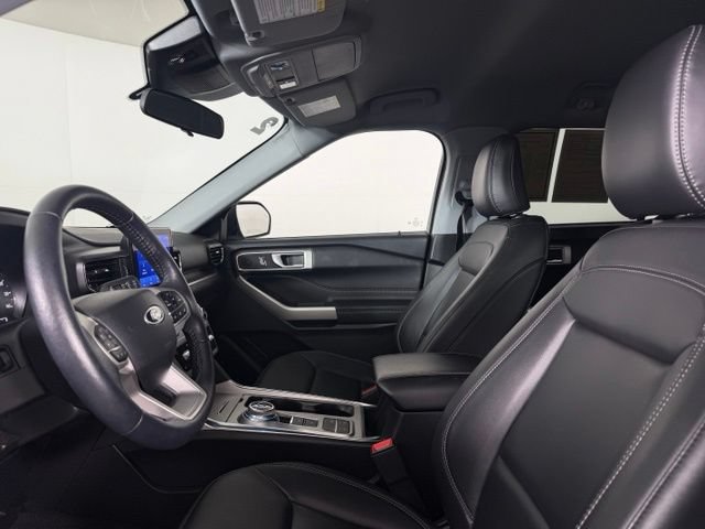 Used 2023 Ford Explorer XLT w/ Equipment Group 202A RWD image 19