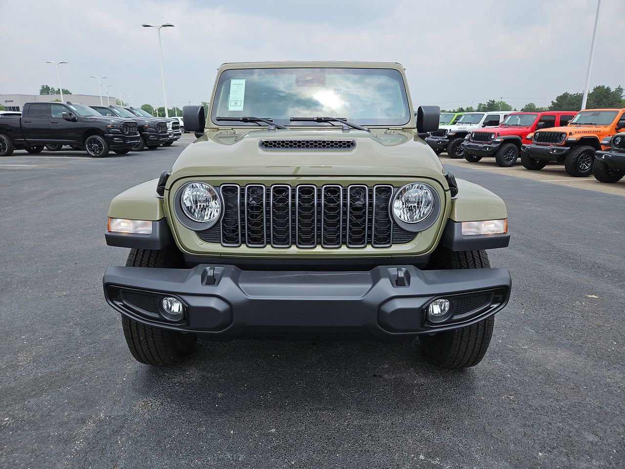 New 2025 Jeep Gladiator Sport image 2
