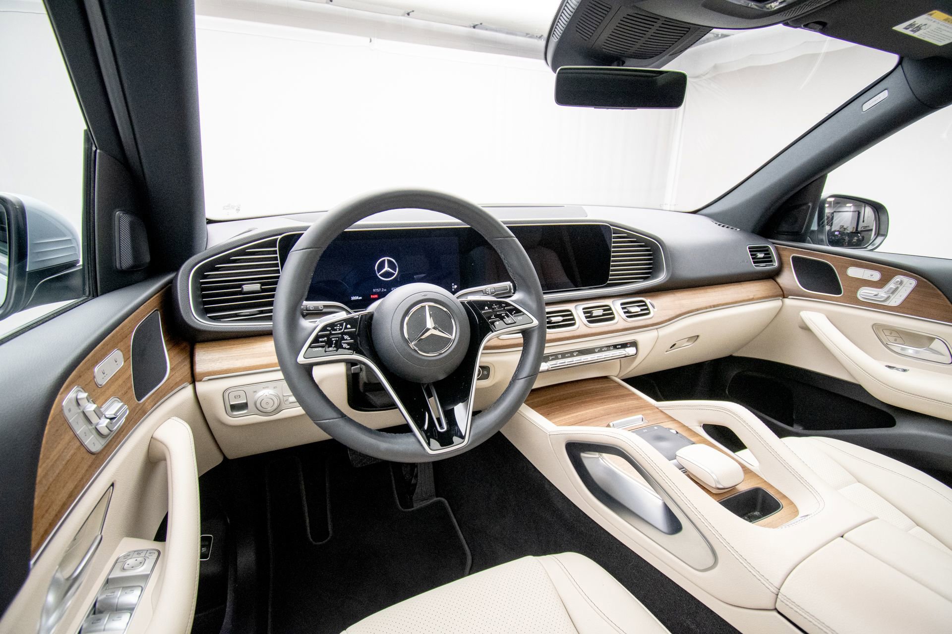 Used 2024 Mercedes-Benz GLE 350 4MATIC w/ Winter Package image 11