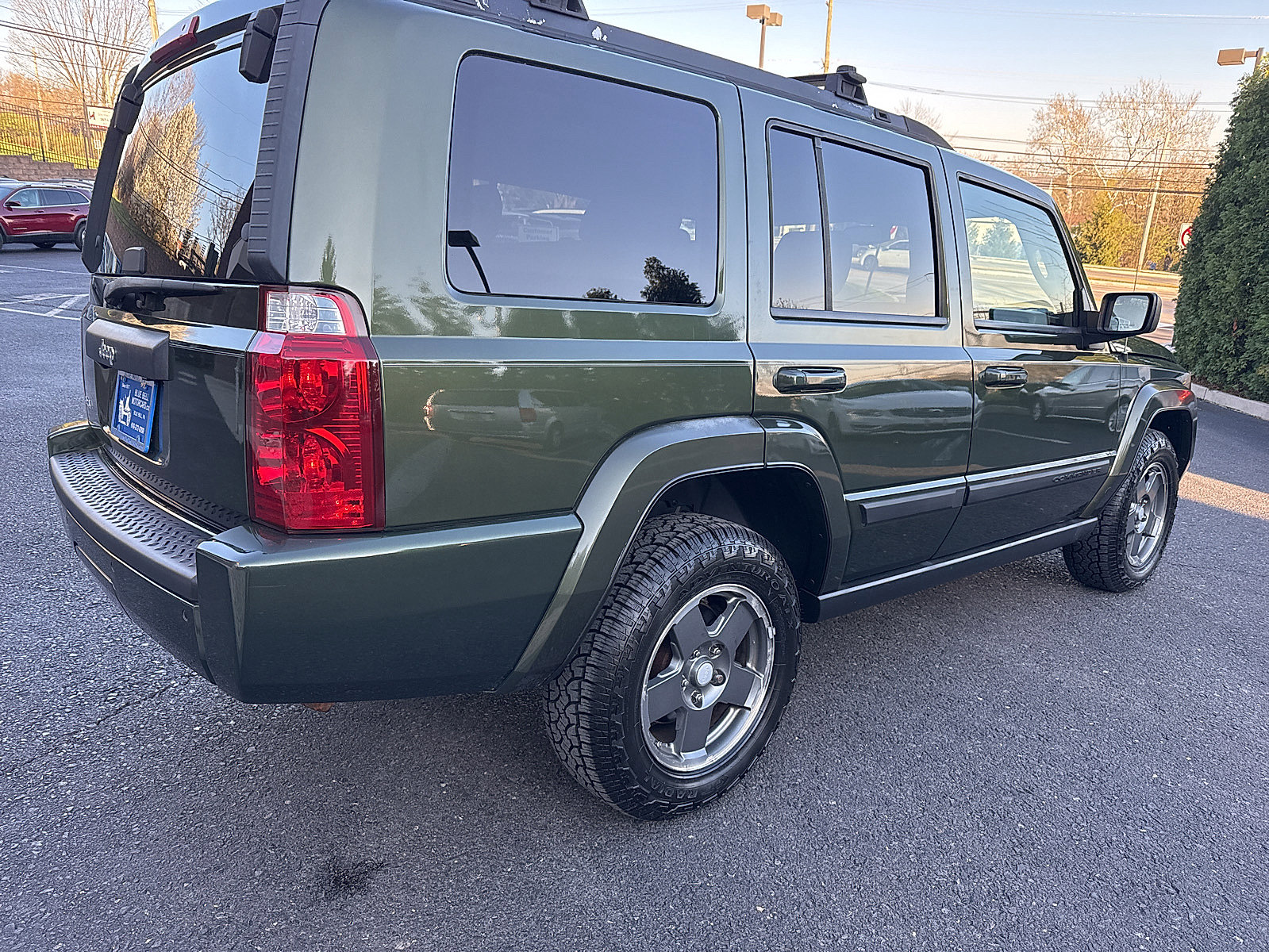 Used 2008 Jeep Commander Sport image 4