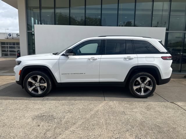 Used 2023 Jeep Grand Cherokee Limited w/ Luxury Tech Group II AWD/4WD image 2
