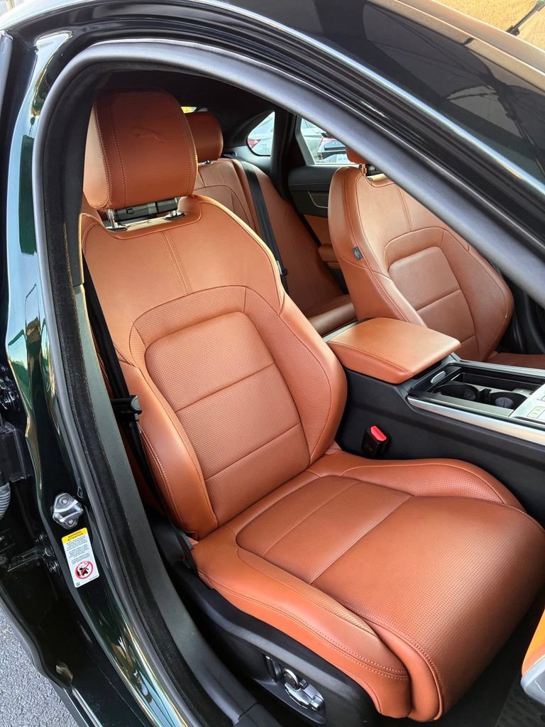 Used 2022 Jaguar XF R-Dynamic SE AWD/4WD image 20
