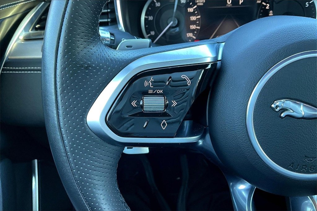 Used 2022 Jaguar XF R-Dynamic SE image 12