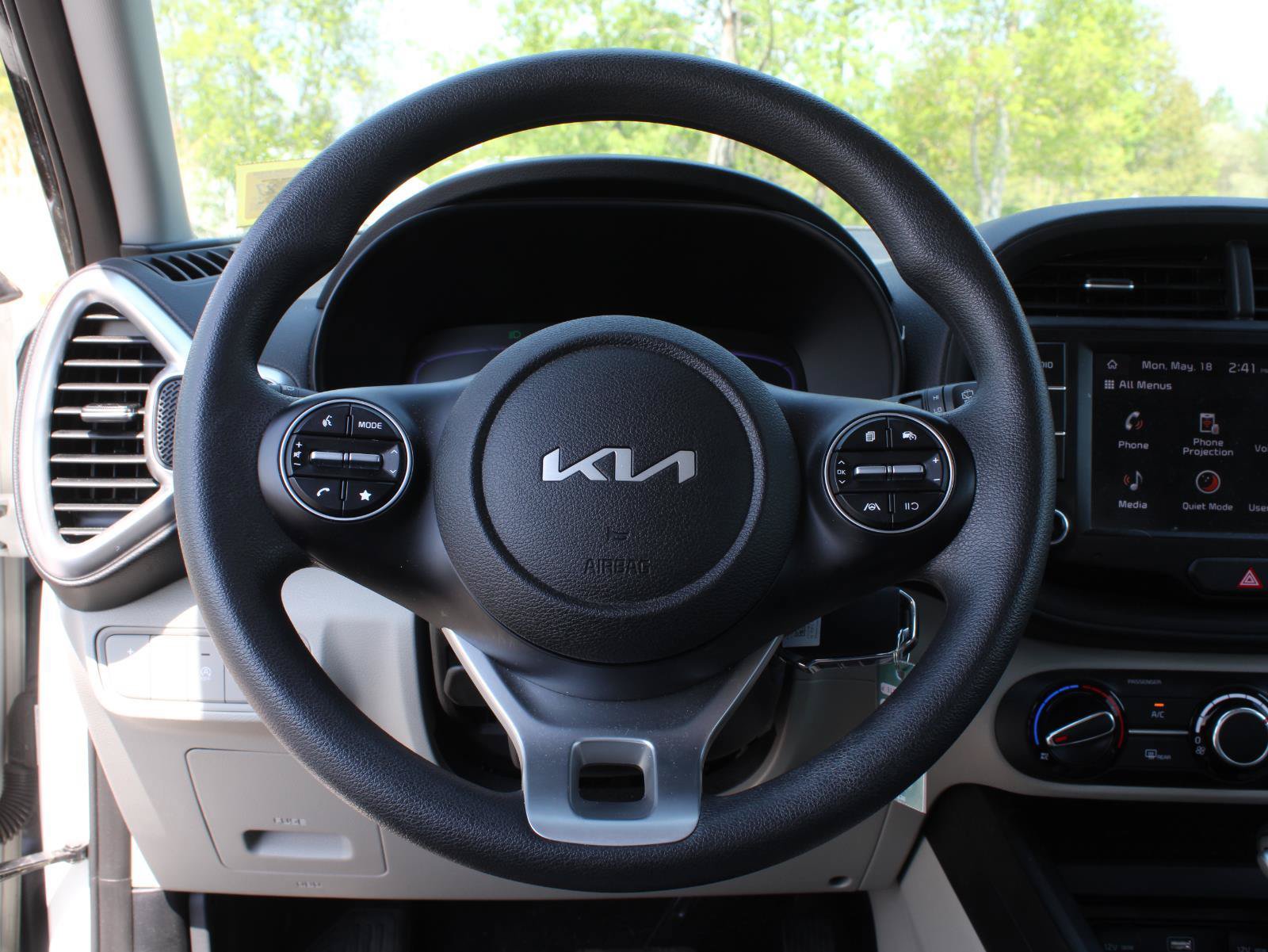 Used 2023 Kia Soul LX w/ LX Technology Package FWD image 9